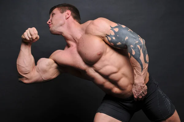 Atletisch Shirtloos Mannelijk Model Flexspieren — Stockfoto