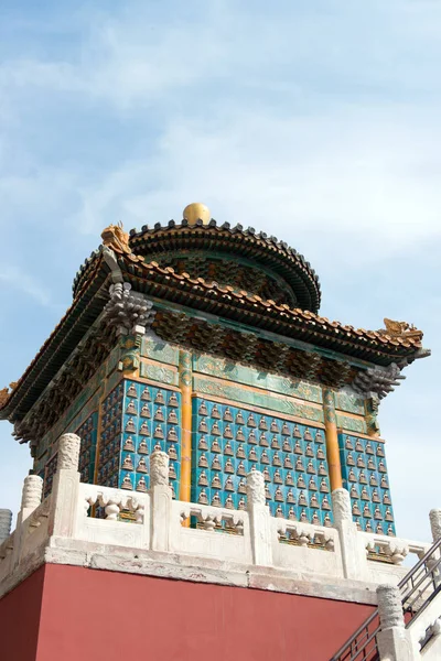 Temple roof at Beihai park in Beijing China — Stock Photo, Image