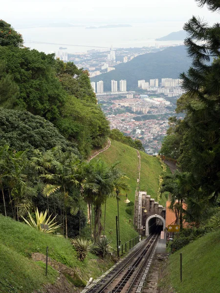 马来西亚槟城山上的铁路电车轨道. — 图库照片