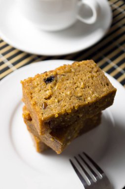 Çam fıstığı susam kek buğulama