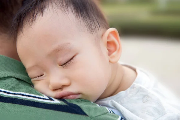 Asiatisk pojke med sin far — Stockfoto