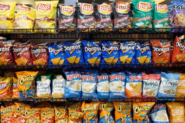 Patates cipsi rafta geniş seçim ekranı