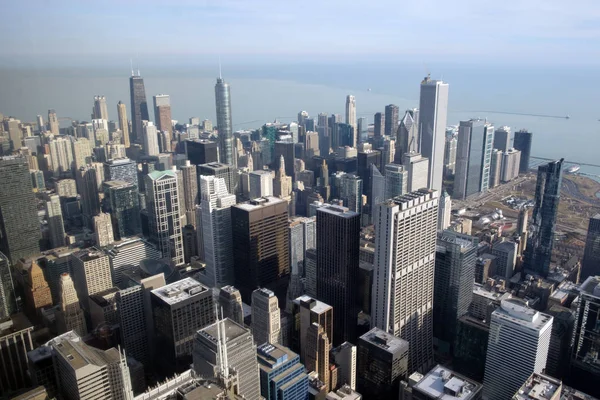 Chicago downtown aerial view looking over Lake Michigan — Stock Photo, Image