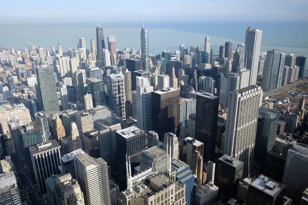 芝加哥市中心的鸟图俯瞰密歇根湖 — 图库照片