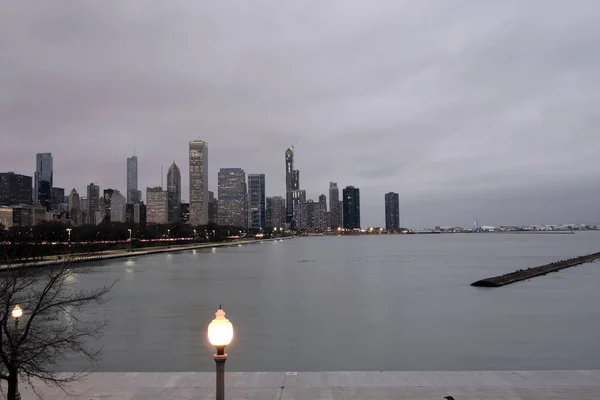 芝加哥市中心天际线的夜景芝加哥, 伊利诺伊州 — 图库照片