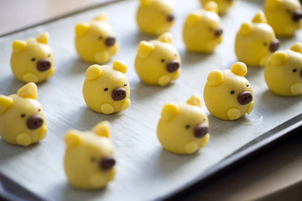 Cute yellow pig cookie on tray — Stock Photo, Image