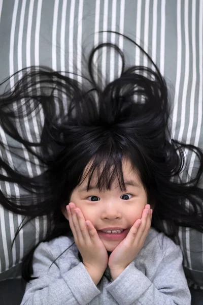 Young girl wakes up in the morning smiling — Stock Photo, Image