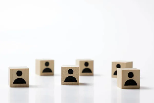 Groep van houten kubus blok met pictogram mensen — Stockfoto