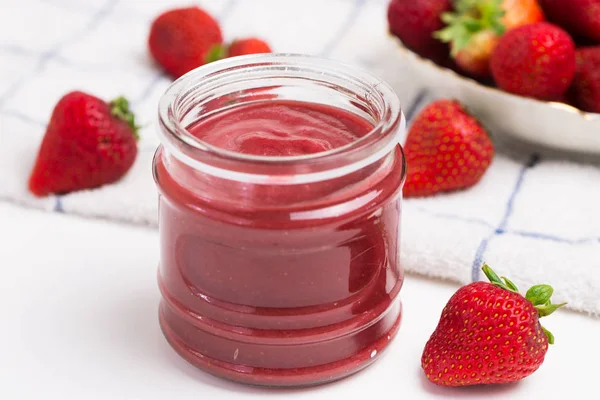 Fresh homemade strawberry jam — Stock Photo, Image