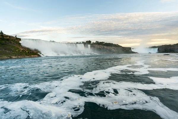 Cascate del Niagara dal lato canadese dell'Ontario — Foto Stock