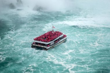 Feribot ünlü Niagara Sonbaharı 'na yaklaşıyor.