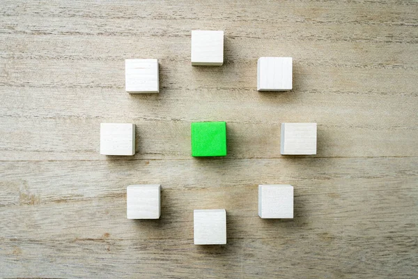 Acht vierkante houten blokken in cirkel — Stockfoto