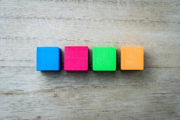 Vier gekleurde vierkante blokken — Stockfoto