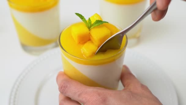 Dessert italiano mango panna cotta Filmato Stock Royalty Free