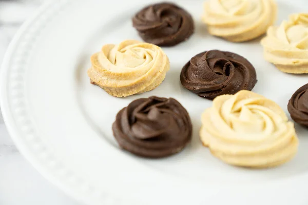Dark and white chocolate cookies — Stock Photo, Image
