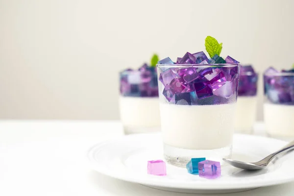 Hortenzie květinová želé panna cotta — Stock fotografie