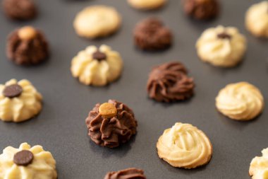 Isırık büyüklüğünde tereyağlı kurabiye