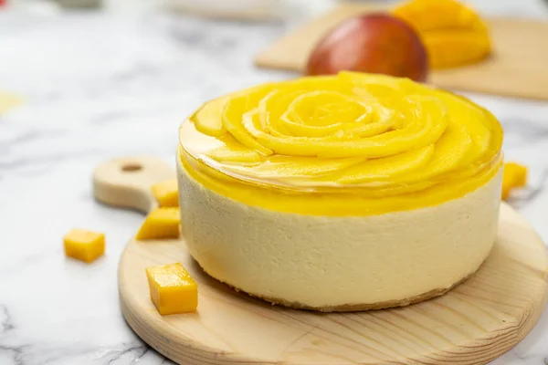 Niente cheesecake al mango al forno — Foto Stock