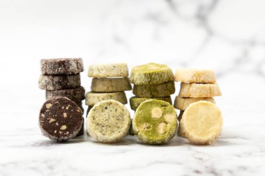 Çeşitli tatlar Fransız elmaslı kurabiyeleri.