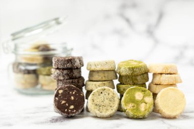 Çeşitli tatlar Fransız elmaslı kurabiyeleri.