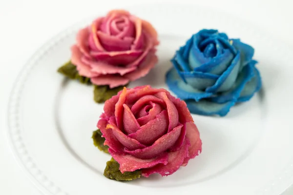 Blue and red rose flower mooncake — Stock Photo, Image