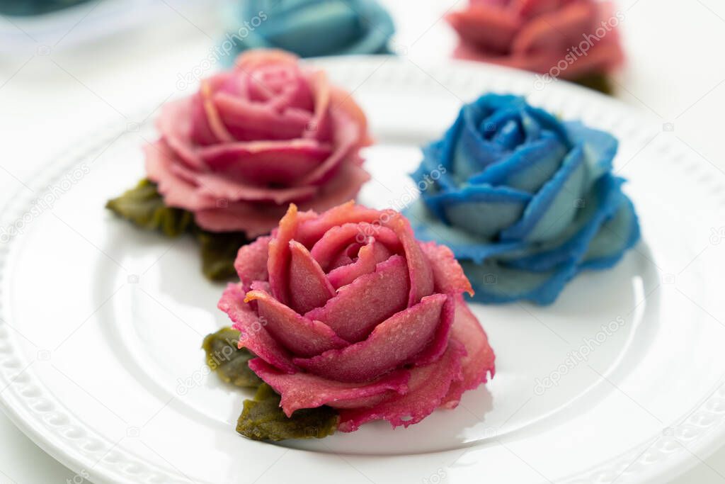 Blue and red rose flower mooncake