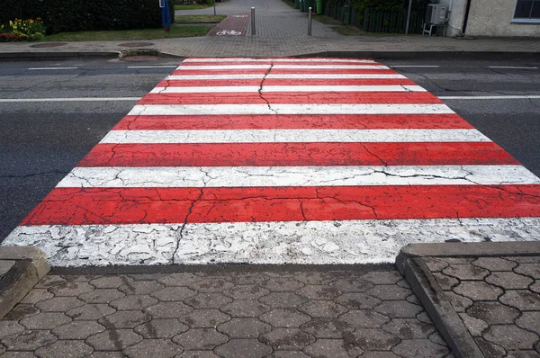 Crosswalk Marcação Passagem Peões Vermelhos Brancos — Fotografia de Stock