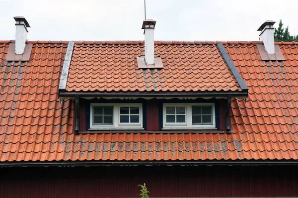 Červená Vedle Sebe Mansardová Střecha Tradičního Domu Nida Litva Lotyšsko — Stock fotografie