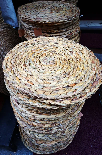 Cestas de mimbre en el mercado en Estambul, Turquía . —  Fotos de Stock