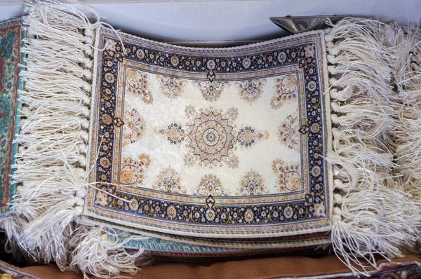 전통적인 터키 양탄자입니다. 프린지 작은 카펫. — 스톡 사진