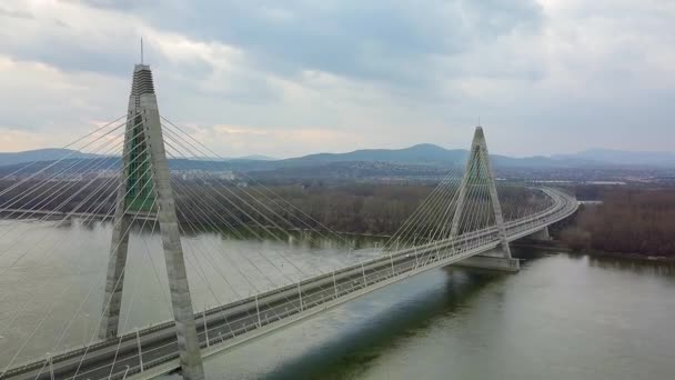 Autópálya híd a folyón