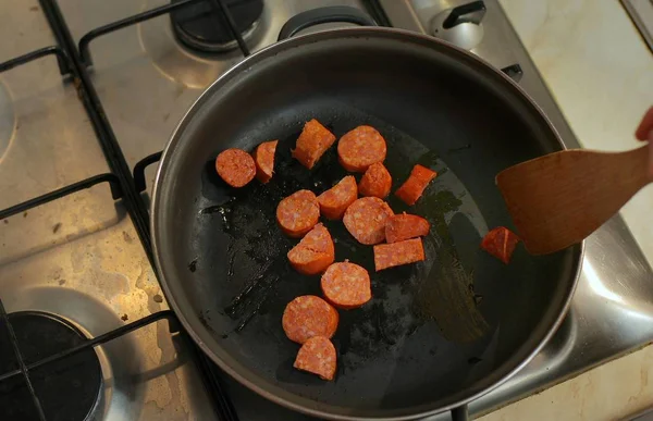 Кулинария с сосисками — стоковое фото