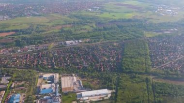 Uçan bir uçak penceresi görünümü