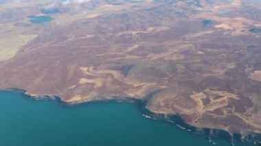İzlanda üzerinde uçan