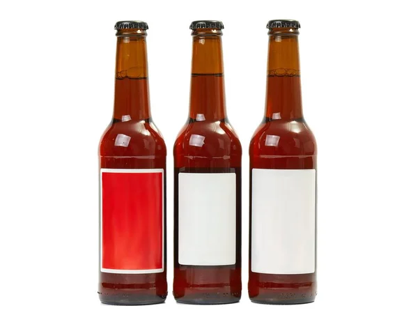 Garrafas de cerveja em um branco — Fotografia de Stock