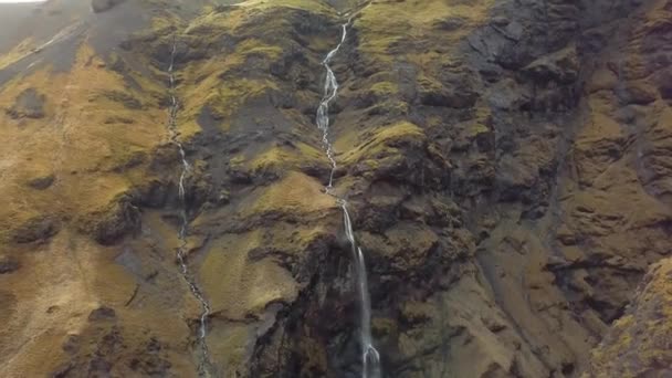 Vodopády na Islandu — Stock video