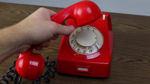 赤いダイヤル式電話 — ストック動画