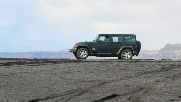 Jeep Wrangler na islandském terénu — Stock fotografie