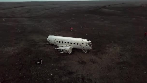 Plane wreck in Iceland — Stock Video