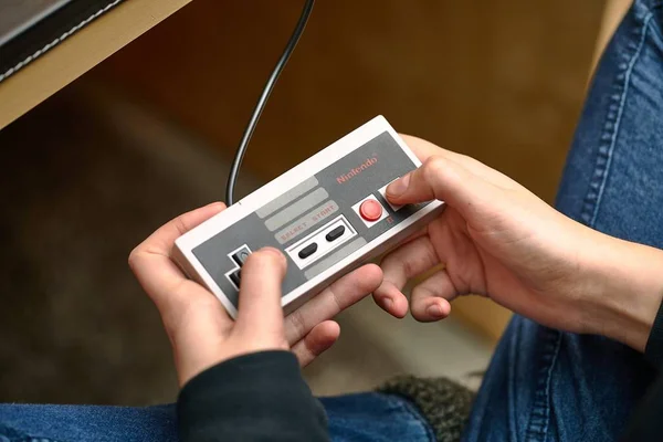 Nintengo NES, jouer Super Mario 3 — Photo