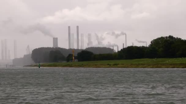 Industriegebiet von Rotterdam — Stockvideo