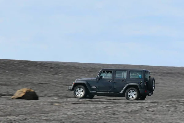Jeep Wrangler na islandském terénu — Stock fotografie