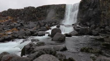 İzlanda 'da Şelale