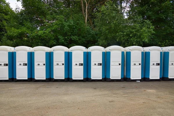 Toilet dipasang di acara publik — Stok Foto