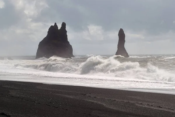 Línea costera islandesa épica — Foto de Stock