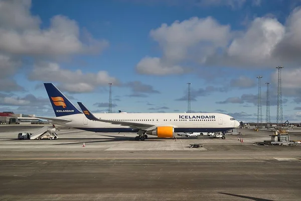 Passagierflugzeug von Icelandair — Stockfoto