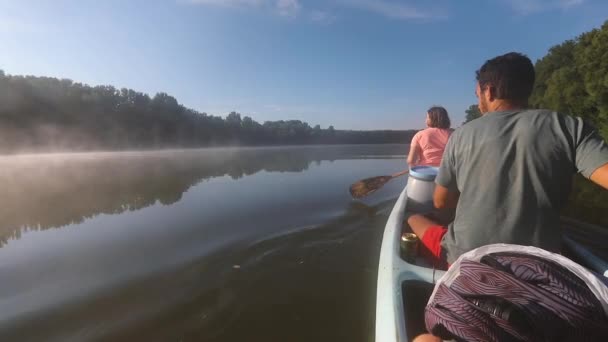 Tour en canot sur une rivière — Video