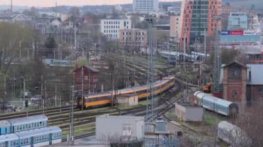 Yolcu tren istasyonu terk