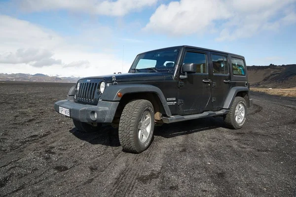 Jeep Wrangler na islandském terénu — Stock fotografie