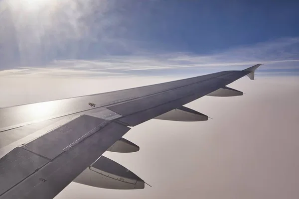 Fliegen im Flugzeug — Stockfoto
